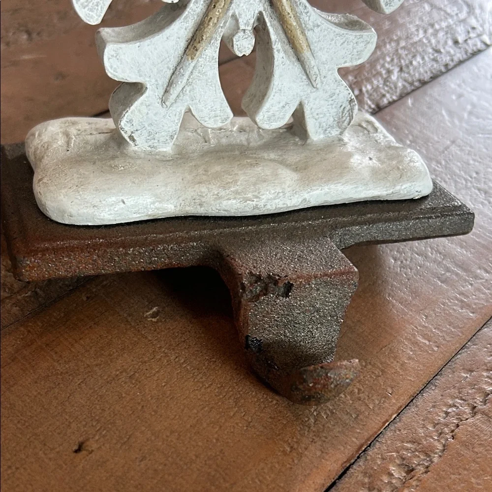 White and Gold Snowflake Decor - Picture 2 of 5